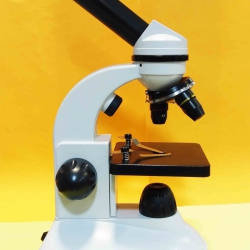 میکروسکوپ-دانش-آموزی